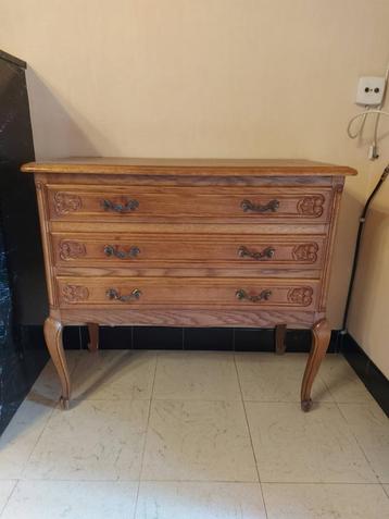 kast met 3 laden beschikbaar voor biedingen