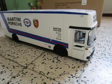 cmr 1:18 porsche martini renntransporter beschikbaar voor biedingen