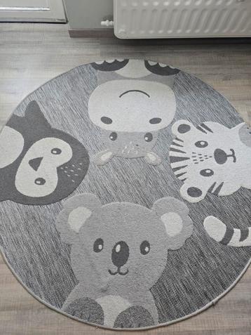 Rond vloerkleed - kinderkamer beschikbaar voor biedingen