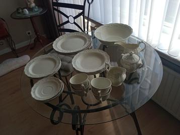 SERVICE DE TABLE POUR 4 PERS ROYAL DOULTON SOMERSET disponible aux enchères