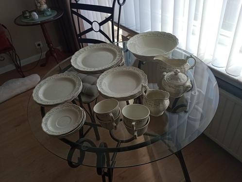 SERVICE DE TABLE POUR 4 PERS ROYAL DOULTON SOMERSET, Maison & Meubles, Cuisine | Vaisselle, Utilisé, Service complet, Autres styles