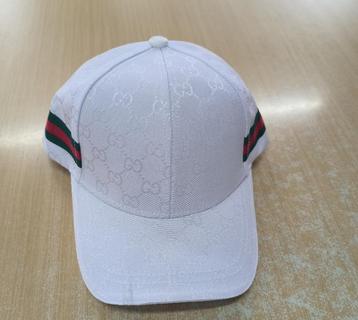 Witte Gucci pet te koop beschikbaar voor biedingen