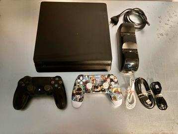 Ps4 slim 1Tb + 2 controllers + charging dock beschikbaar voor biedingen