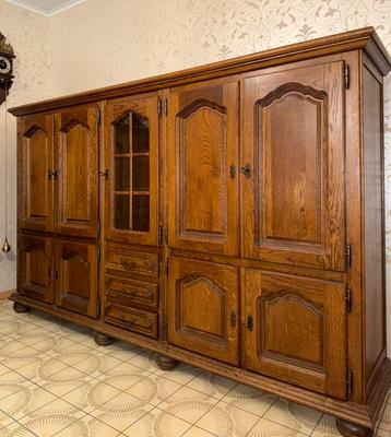 Dressoir salon avec vitrine et tiroirs en chêne véritable beschikbaar voor biedingen
