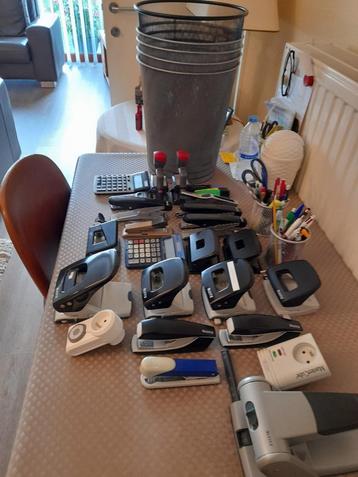Mooi lot kantoormateriaal beschikbaar voor biedingen