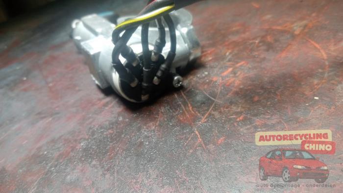 Serrure de contact + clé d'un Piaggio Porter, Autos : Pièces & Accessoires, Autres pièces automobiles, Autres marques automobiles