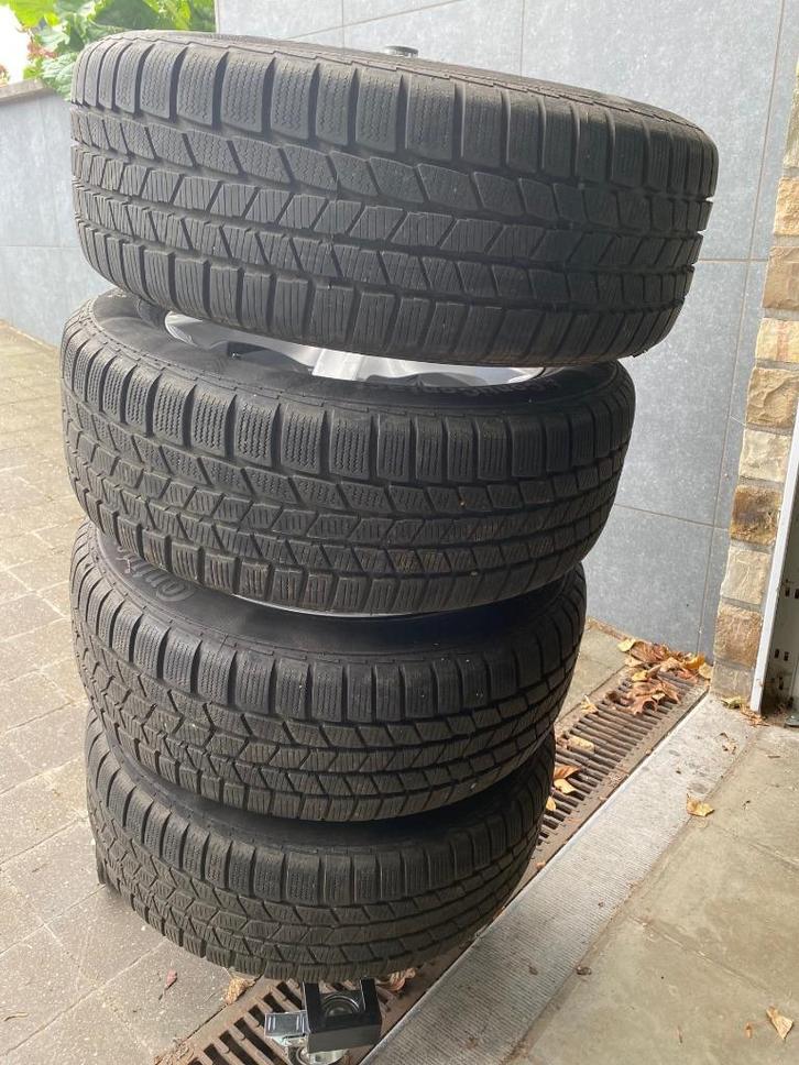 WINTERBANDEN + VELGEN SKODA KAROQ, Auto-onderdelen, Banden en Velgen, Band(en), Winterbanden, 16 inch, 215 mm, Personenwagen, Gebruikt