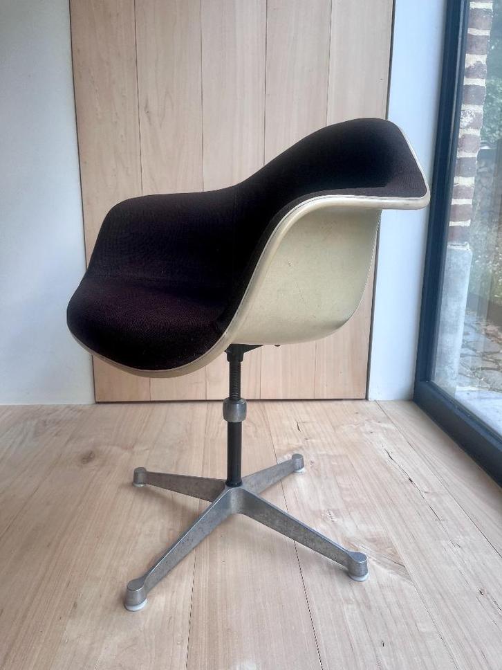 Eames bureaustoel, Maison & Meubles, Chaises de bureau, Utilisé, Chaise de bureau, Brun, Ergonomique, Enlèvement