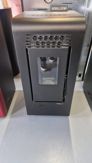 Nouveau poile à pellet Stretto 11kw.livraison gratuite ! beschikbaar voor biedingen