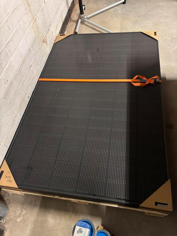 Lot zonnepanelen (nieuw), Tuin en Terras, Ligbedden, Zo goed als nieuw, Ophalen
