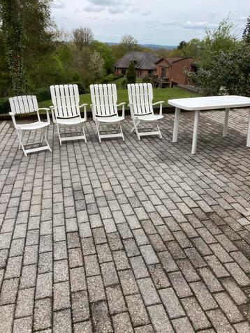 Tuinset (stoelen+tafel) beschikbaar voor biedingen