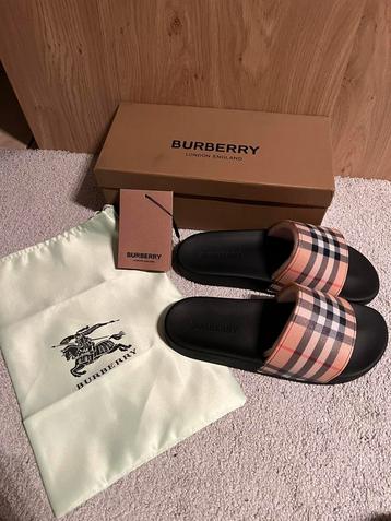 Burberry slipper beschikbaar voor biedingen