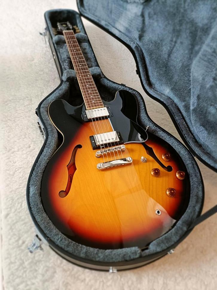 Epiphone es 335 (2022)  + koffer, Muziek en Instrumenten, Snaarinstrumenten | Gitaren | Elektrisch, Zo goed als nieuw, Semi-solid body