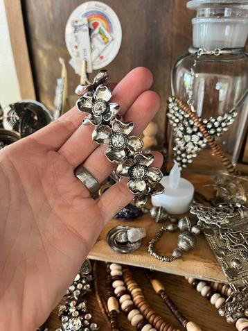 Zware armband beschikbaar voor biedingen