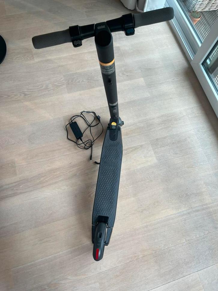 Ninebot by Segway ES2 - elektrische step, Fietsen en Brommers, Steps, Zo goed als nieuw, Ophalen