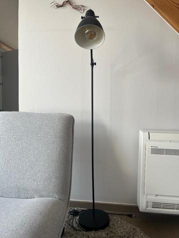 Lamp beschikbaar voor biedingen