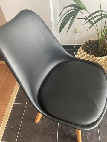 4 Scandinavische stoelen in goede staat, Huis en Inrichting, Stoelen, Ophalen, Scandinavische!, Zwart, Hout