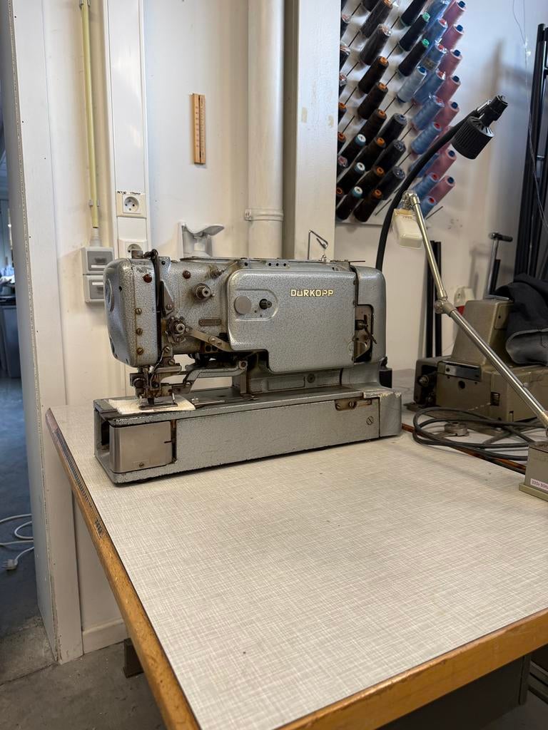 Dürkopp Industriële Knoopsgatenmachine, Ophalen, Zo goed als nieuw
