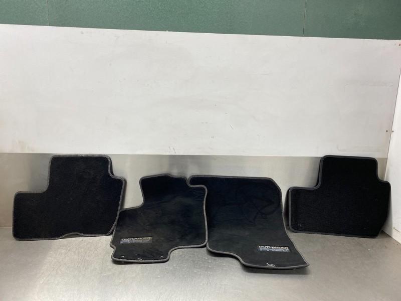 JEU DE TAPIS Mitsubishi Outlander (GF / GG), Utilisé, Mitsubishi