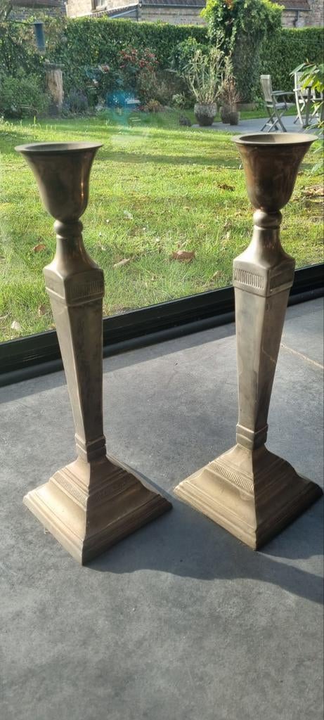 2 hoge kandelaars, Ophalen