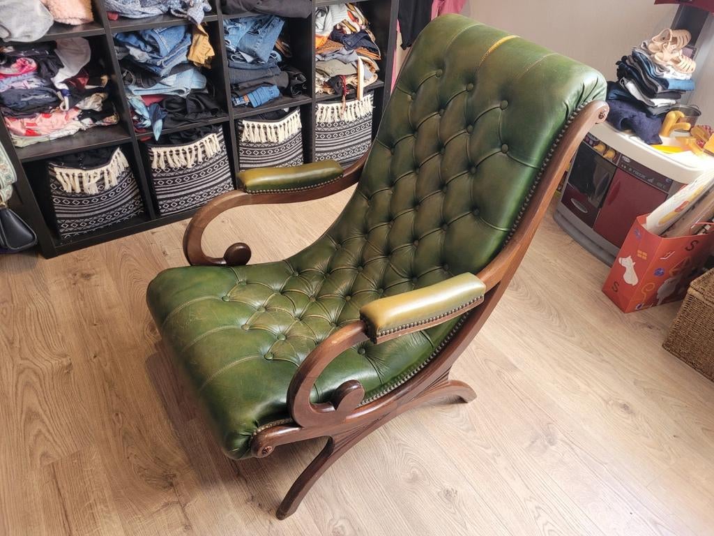 Fauteuil Chesterfield "Victoria" en cuir vert et acajou, Huis en Inrichting, Zetels | Zetels en Chaises Longues, Gebruikt, Hout