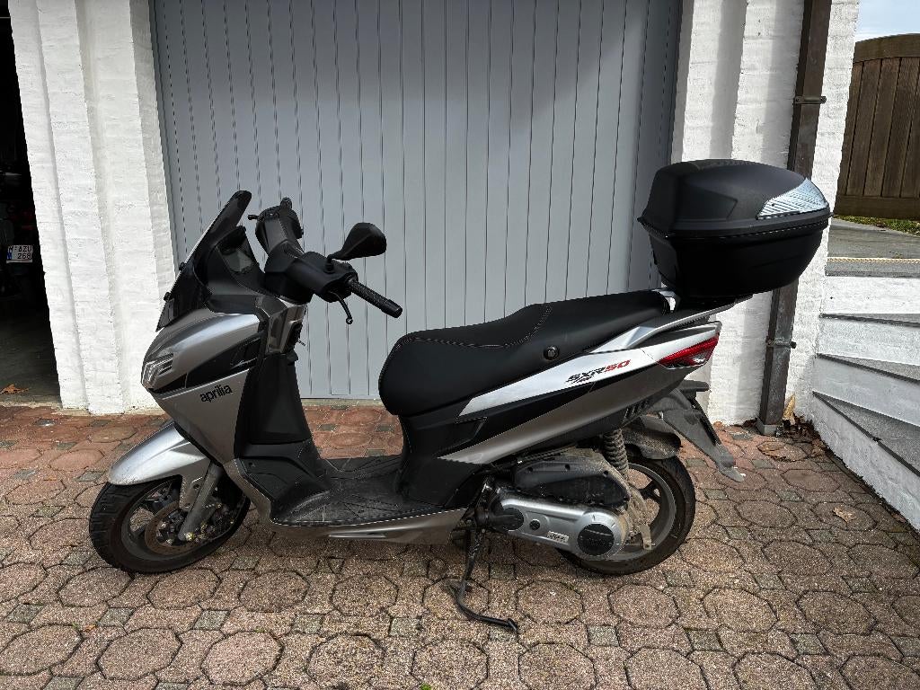 Aprilia SXR50 - Grijs - Apr 24 - 4.510 km - motorprobleem, Scooter, Jusqu'à 11 kW, Particulier, 1 cylindre