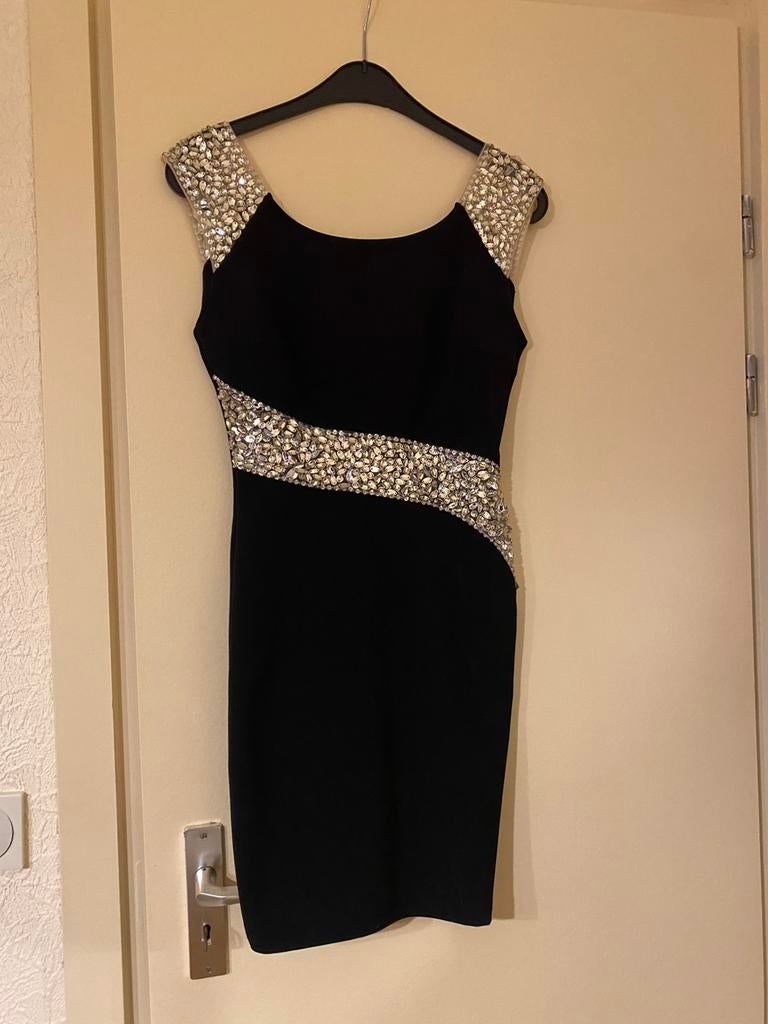 Zwart feestkleedje met pareltjes, Ophalen of Verzenden, Zo goed als nieuw, Maat 36 (S), Zwart