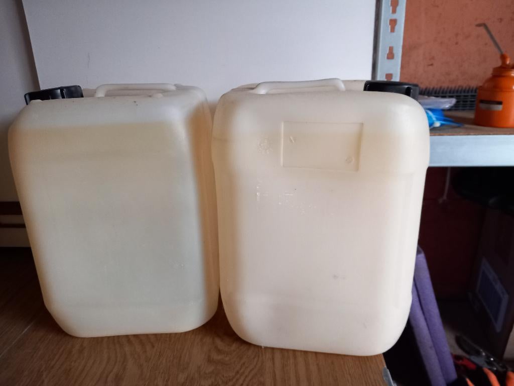 Twee waterbidons, Minder dan 75 liter, Ophalen, Zo goed als nieuw, Kunststof