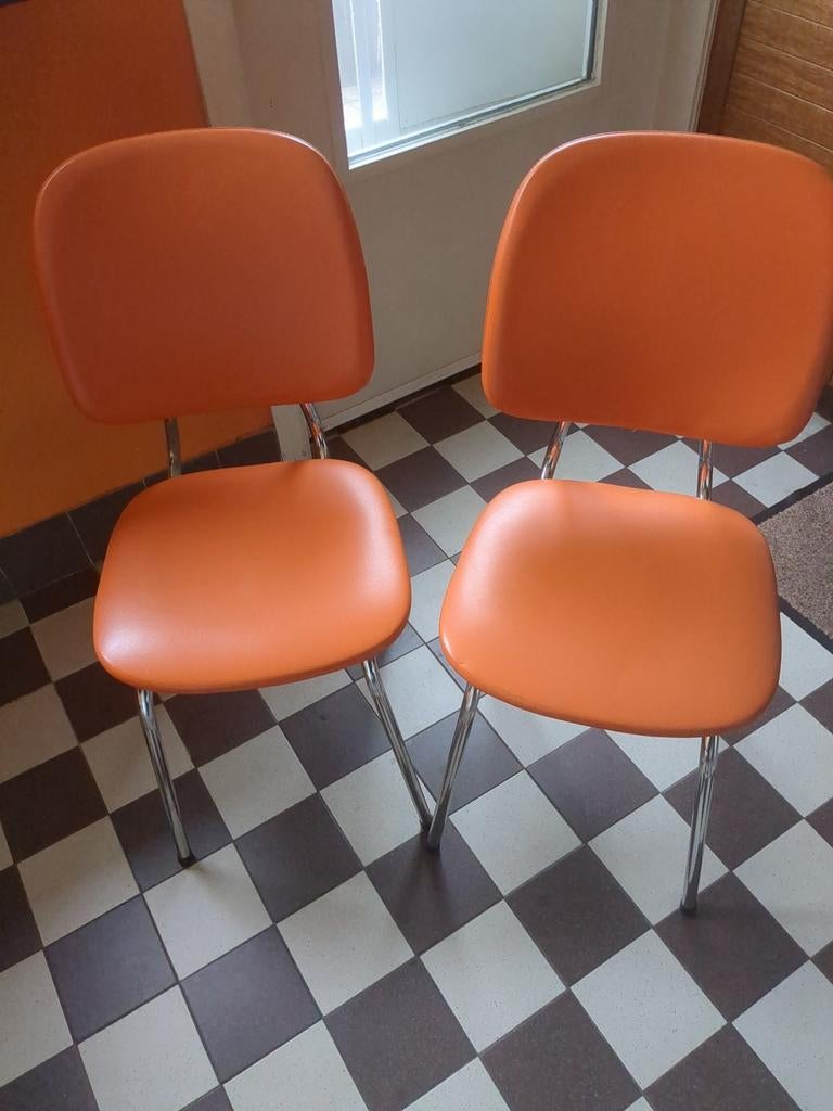 2 oranje stoelen met chroom, Ophalen