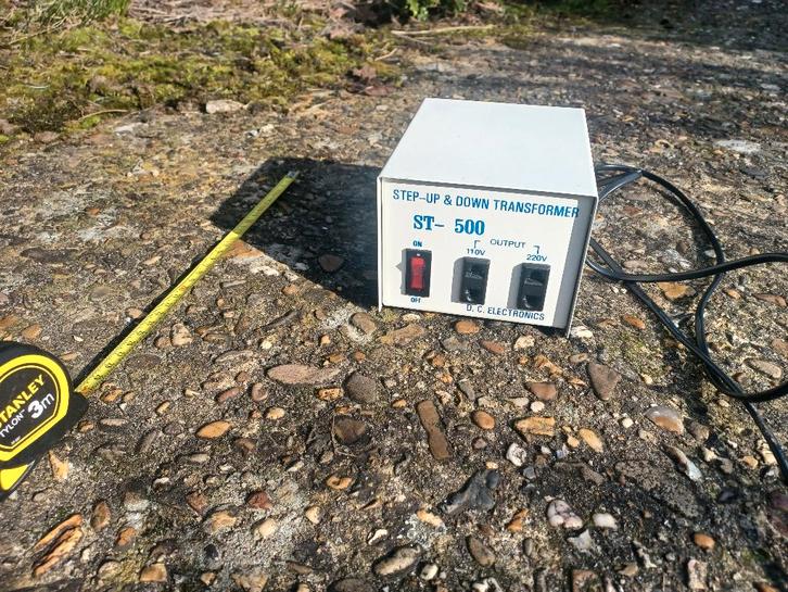 ST-500 Step-Up & Down Transformer, Divers, Chaises roulantes, Comme neuf, Enlèvement