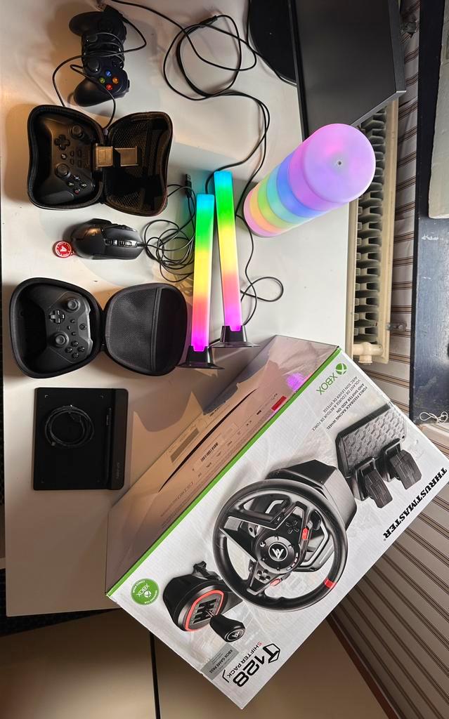 Gaming bundel: stuur, controllers en accessoires, Games en Spelcomputers, Spelcomputers | Overige Accessoires, Zo goed als nieuw