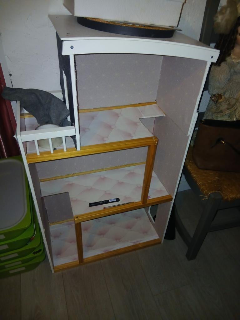 Maison de poupée gratuite, Enlèvement