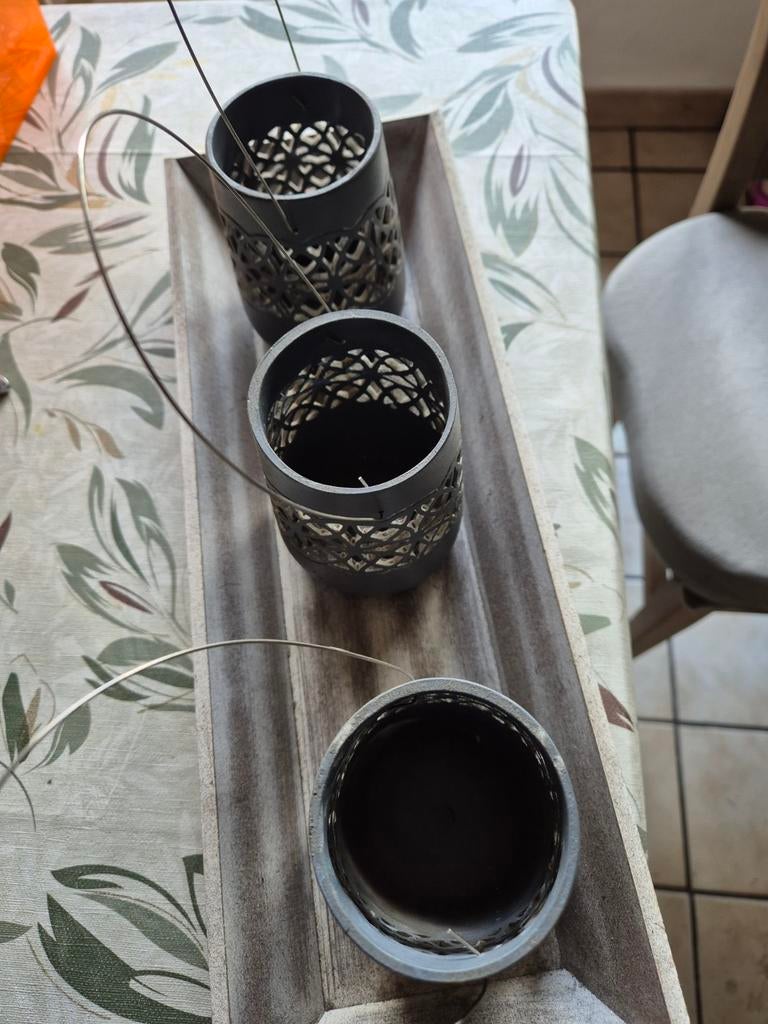 3 kaarsenhouders, Enlèvement