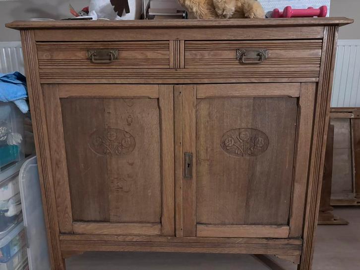 Buffet Ancien en Chêne Massif  styke art deco, Maison & Meubles, Armoires | Dressoirs, Comme neuf, Chêne, Enlèvement