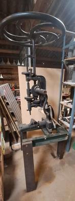 Antieke boormachine, Ophalen