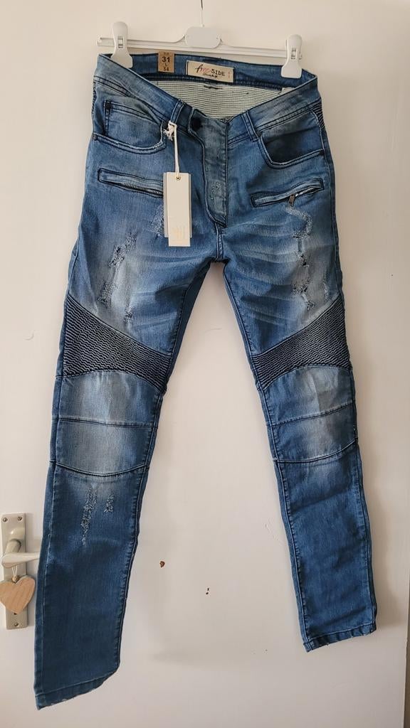 Jeans homme neuf  toujours avec son ., Enlèvement