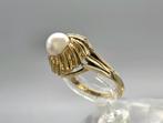 Gouden Vintage design ring met parel. 2026/212., Ophalen of Verzenden, Goud, Ring, Met edelsteen