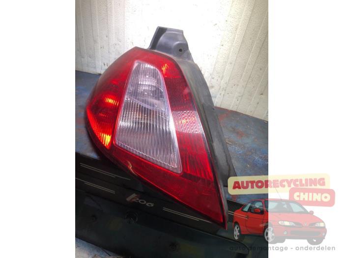 Feu arrière gauche d'un Renault Megane, Renault, -, 3 mois de garantie, Utilisé
