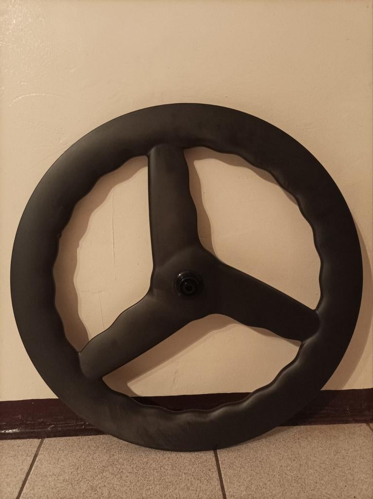 Roue à 3 branches, crochetée, pour disques, pneus/tubeless, Enlèvement ou Envoi, Comme neuf, Tijdrit-/triatlonfiets, Carbone