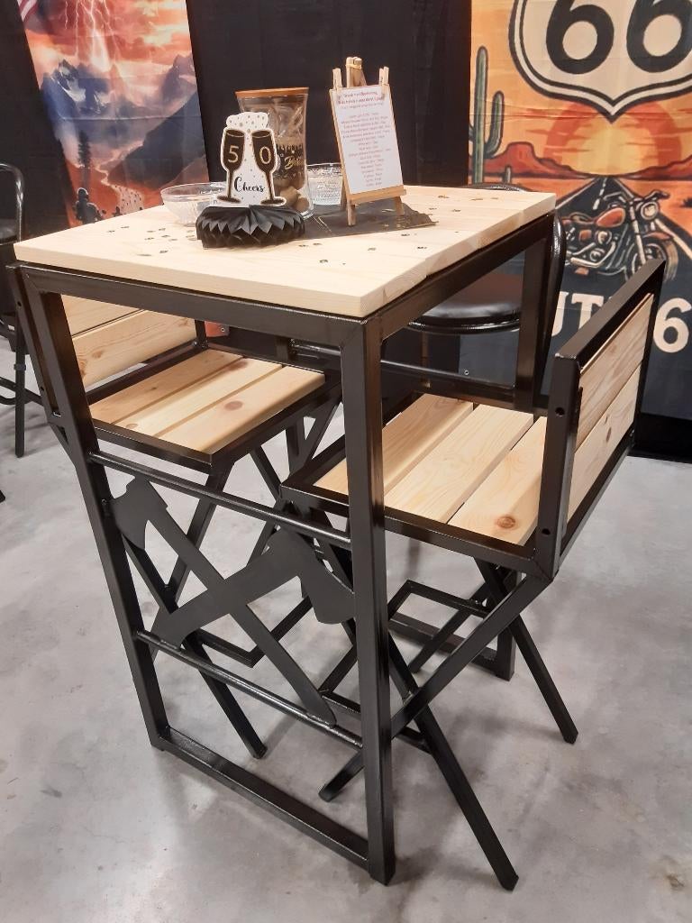 Hoge tafel en 2 barstoelen industriële look hout/metaal, Ophalen, Zo goed als nieuw