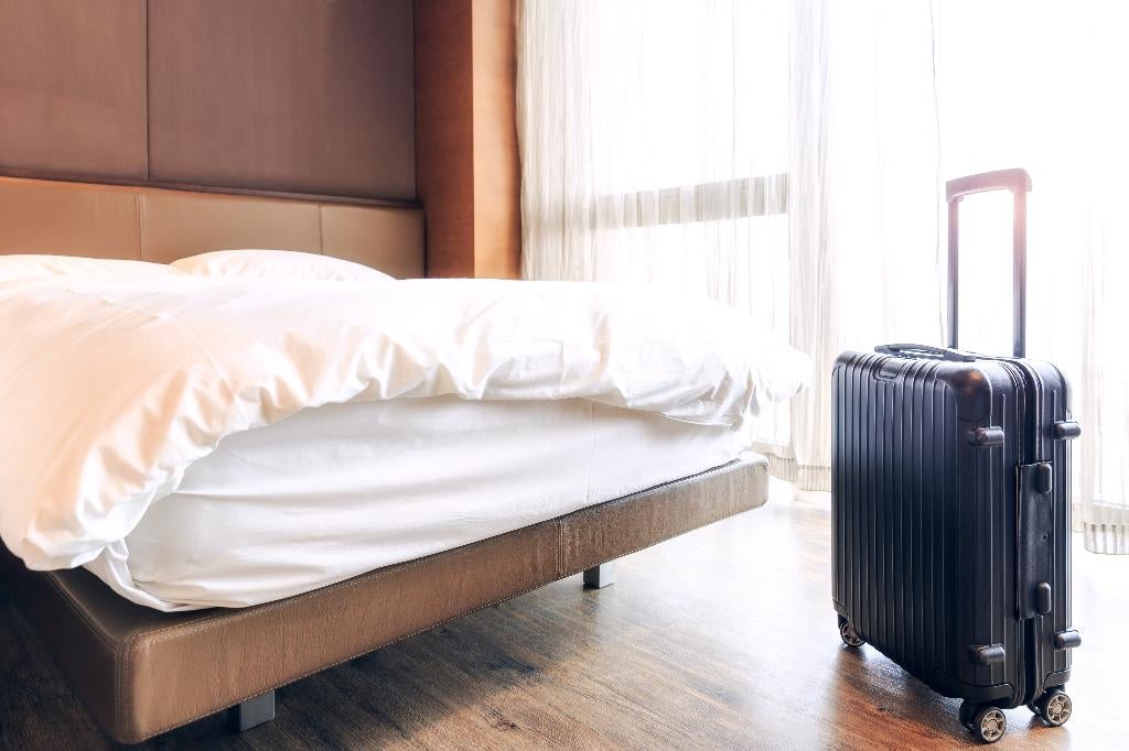 Hotel voor overname (zaak is van mijn baas), Woning met bedrijfsruimte, 30 kamers