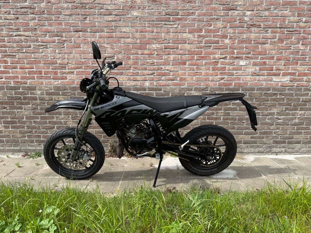 Sherco sm50r black moon 2024, Fietsen en Brommers, Brommers | Derbi, Ophalen, Zo goed als nieuw