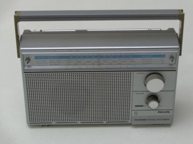 Draagbare Radio PHILIPS Type D 2214 uit 1983, Audio, Tv en Foto, Radio's, Zo goed als nieuw, Radio, Ophalen of Verzenden