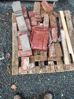 Paletten en bakstenen, Ophalen