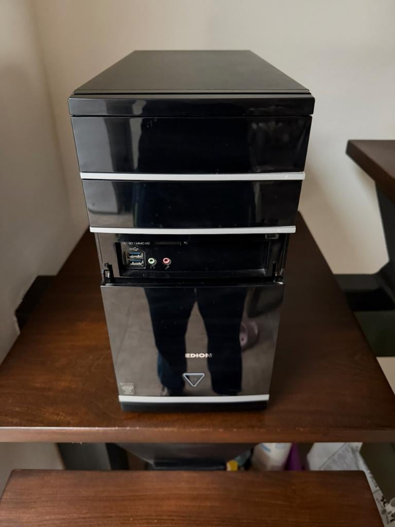 Medion Akoya desktop PC — i5 / SSD / 8GB RAM, Informatique & Logiciels, Ordinateurs de bureau, Utilisé, 3 à 4 Ghz, SSD, 8 GB, Gaming