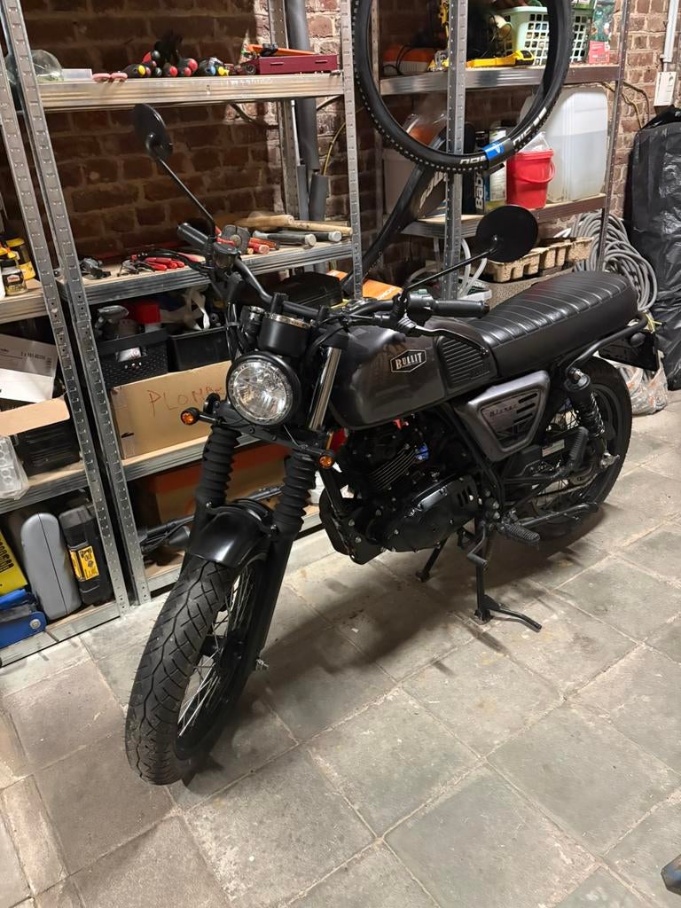 Bullit 125cc, Motoren, Ophalen