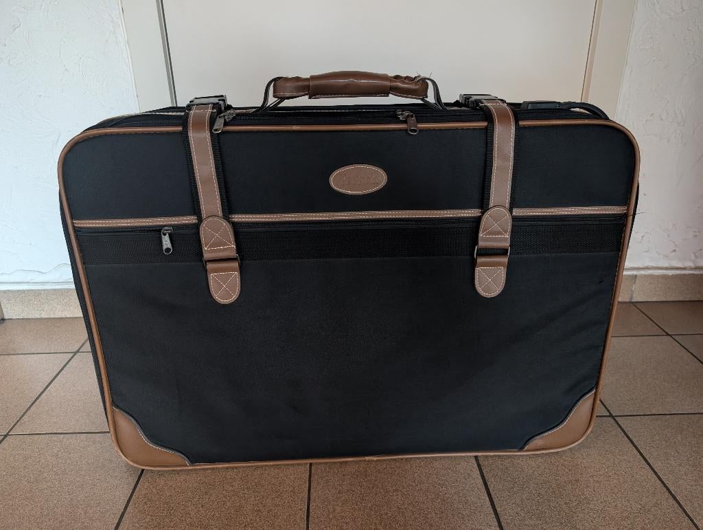 Reiskoffer : zwart met bruin, Handtassen en Accessoires, Koffers, Zo goed als nieuw, Zacht kunststof, 70 cm of meer, 45 tot 55 cm