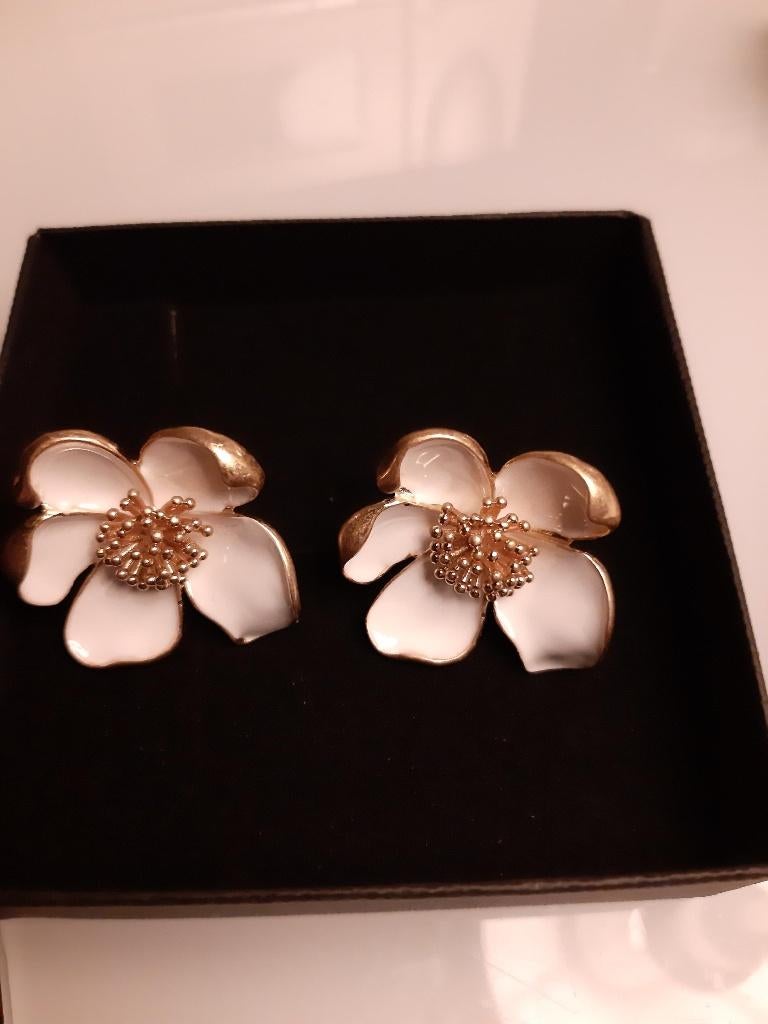 Boucles d'oreilles, Bijoux, Sacs & Beauté, Boucles d'oreilles, Enlèvement, Autres matériaux, Blanc, Neuf