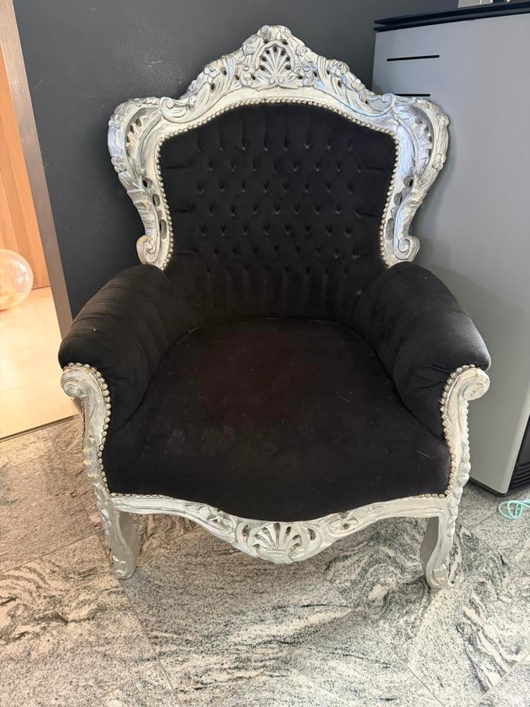 Fauteuil baroque, Enlèvement