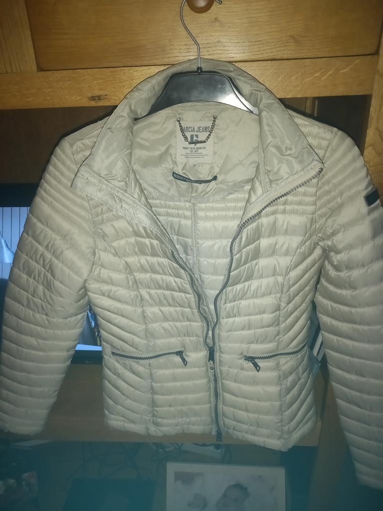 Dames jasje  maat  medium merk Garcia jeans, Kleding | Dames, Maat 38/40 (M), Beige, Ophalen of Verzenden, Zo goed als nieuw